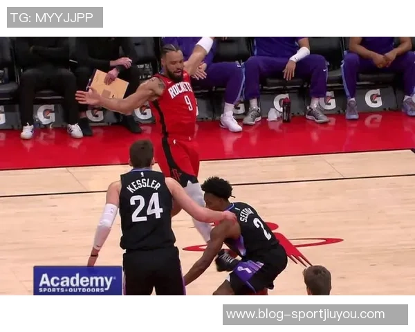 狄龙表现出色却因技术犯规和恶意犯规遗憾葬送比赛胜利