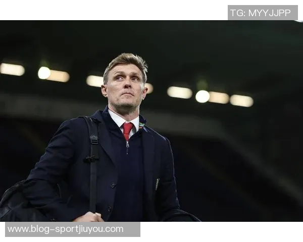 曼联计划让弗莱彻临时执教数场后再任命新主帅至赛季结束 曼联计划让弗莱彻临时执教数场后再任命新主帅至赛季结束